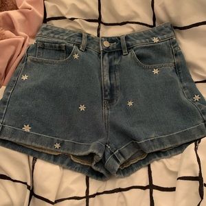 Pacsun jean shorts with daisy’s